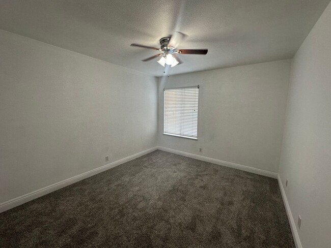 Foto del edificio - 2 Bed, 1 Bath Apartment in Reno