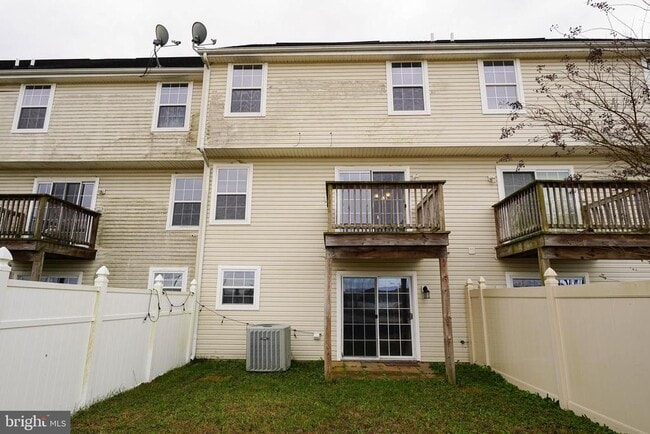 Building Photo - 641 Rosemary Dr