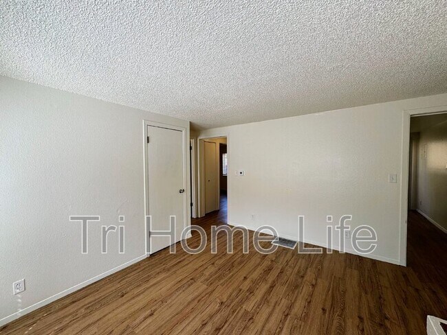 Foto del edificio - 1161 N Rosemary St