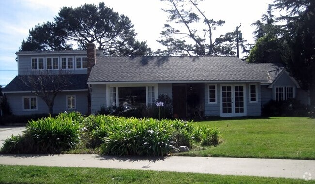 Building Photo - 138 Serafin St