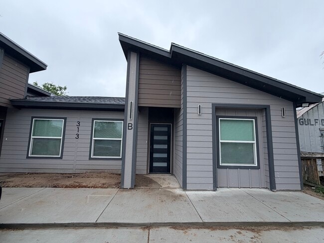 Building Photo - 313 Retamosa Ave