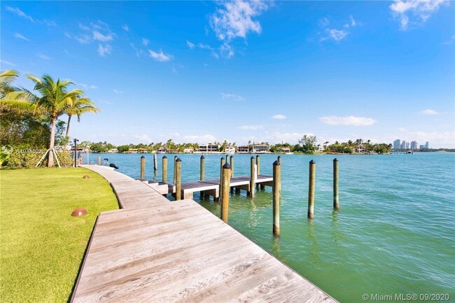 Building Photo - 21 E San Marino Dr