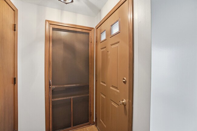 Foto del edificio - 9412 Vista Park Dr