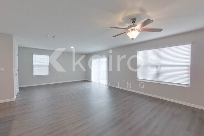 Building Photo - 8694 SW 43rd Ter