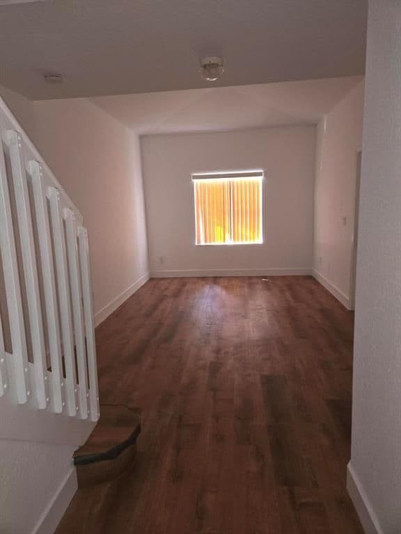 Foto del edificio - 4944 Leeward Ln