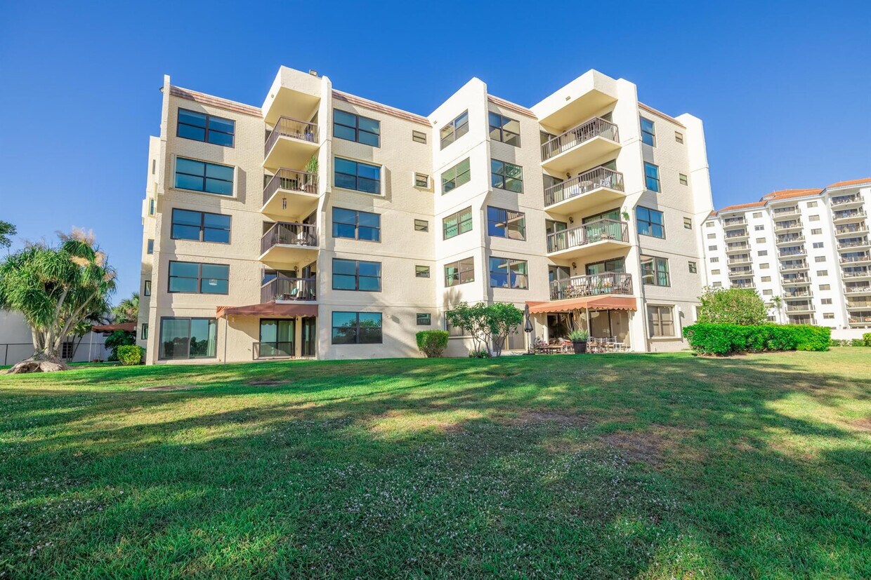 Foto principal - 374 Golfview Rd