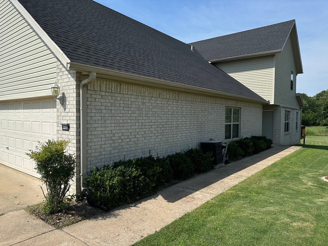 6122 Milliken Bend, Fayetteville, AR 72704 Townhome Rentals in
