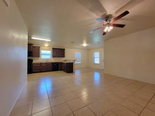 Building Photo - 3 BEDROOM IN SEAGOVILLE***