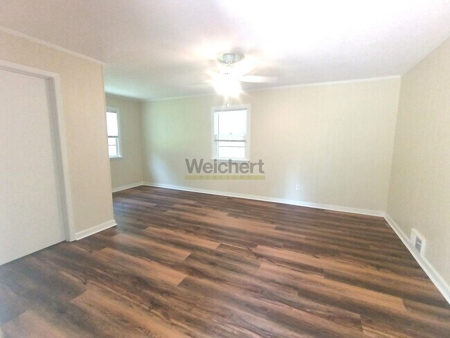 Building Photo - 4-Bed, 2-Bath house with huge backyard