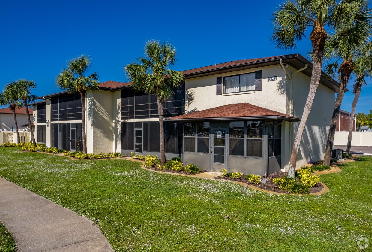 Glenwood Manor Apartments in Venice, FL