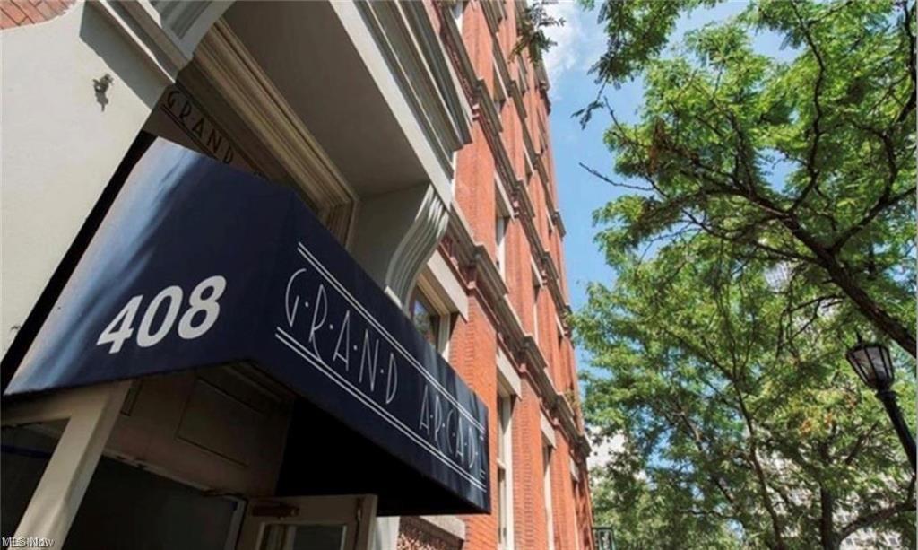 Foto principal - 408 W St Clair Ave