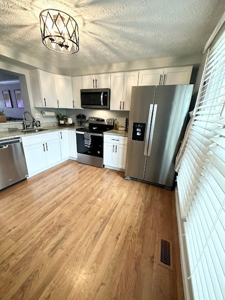 Kitchen - 555 Melissa Ct