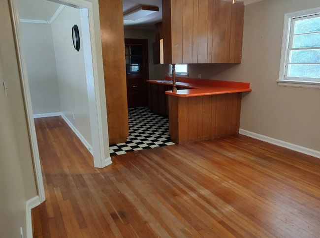 Building Photo - Spacious 4BR and 2Bath Single Story Home
