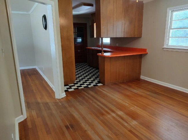 Foto del edificio - Spacious 4BR and 2Bath Single Story Home