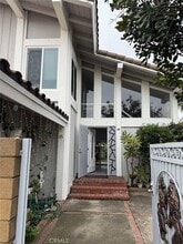 Building Photo - 408 N Flower St