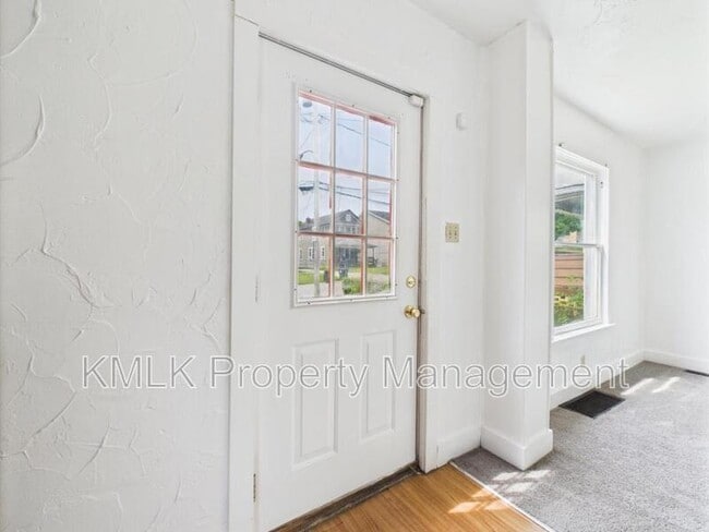 Building Photo - 529 Gage St