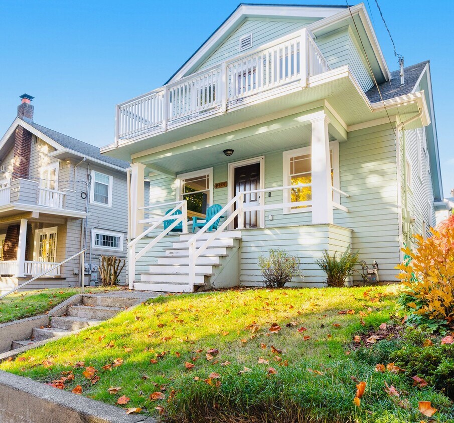 Foto principal - 4551 4th Ave NE