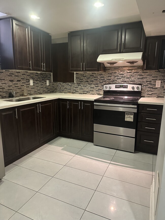 Building Photo - 25 Pickard Ln