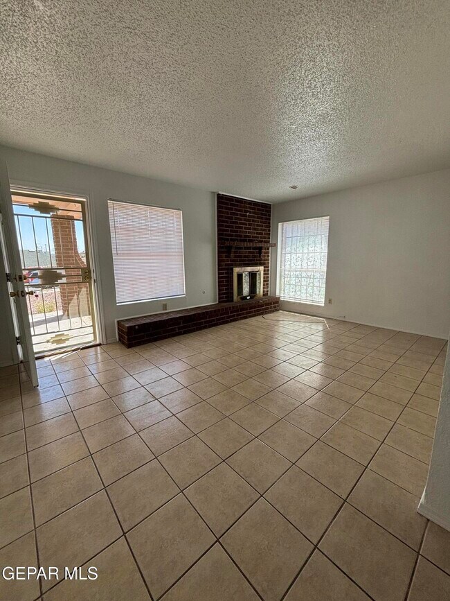 Foto del edificio - 3911 Moonlight Ave