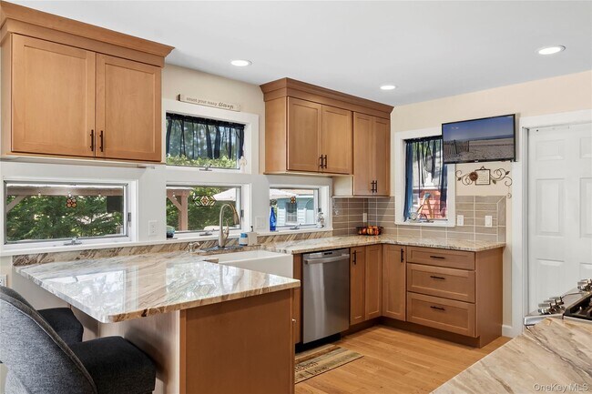 Foto del edificio - 205 Pine Ave