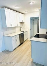 Building Photo - 175 Amberly Dr