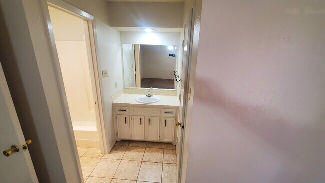 Building Photo - West Lubbock Corridor/ Trending Popular Lu...
