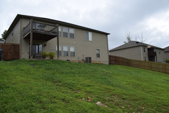 Building Photo - Mountain Views, Modern Touches – 5 Bed Bea...