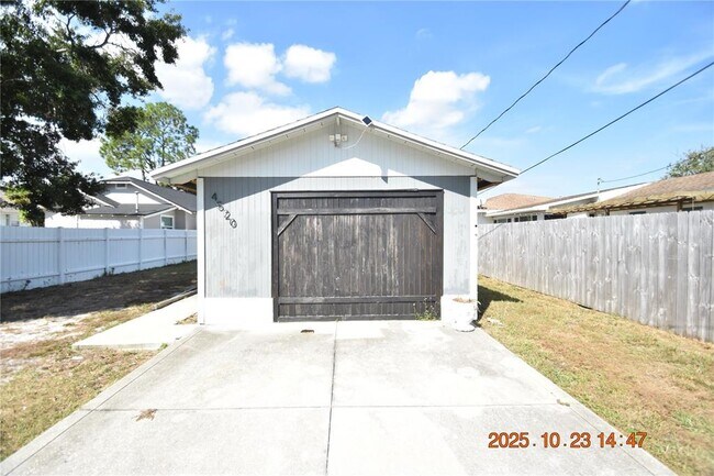 Foto del edificio - 4520 Burlington Ave N