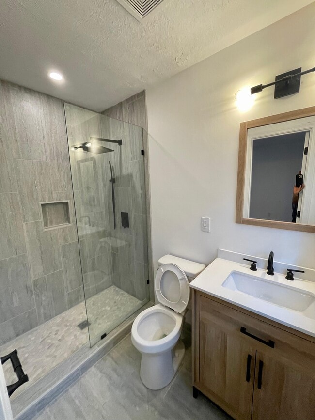Photo - 7802 Brownwood Drive, Louisville, KY, USA- Apartment