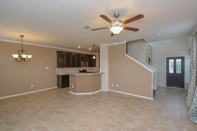 Foto del edificio - 6490 Calgary Woods Ln