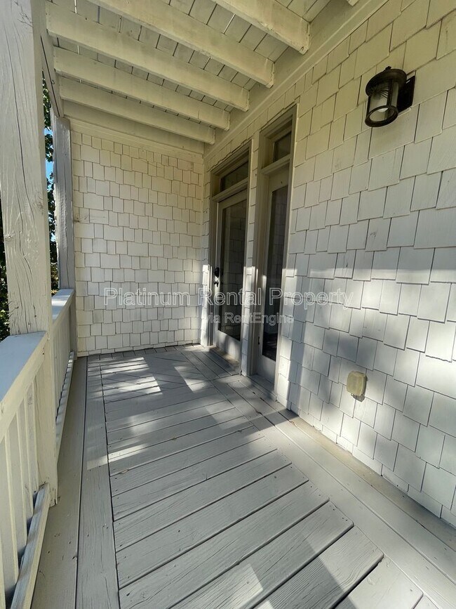 Building Photo - 1305 Smithdale Heights Dr