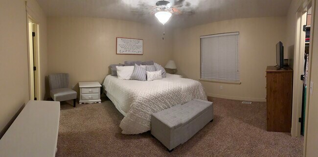 Foto del edificio - 5044 Lily Ln