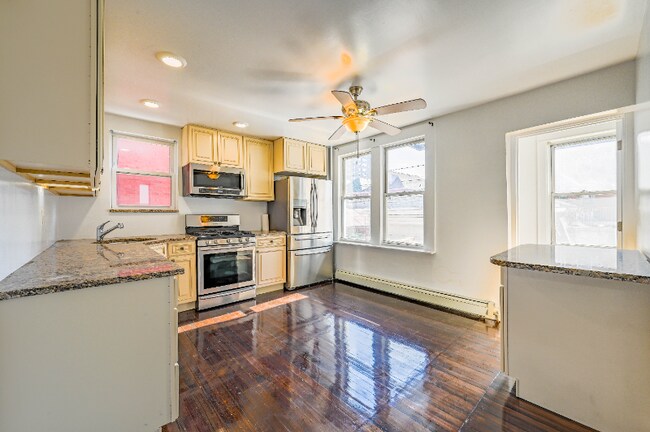 Building Photo - 1637 Mahan Ave