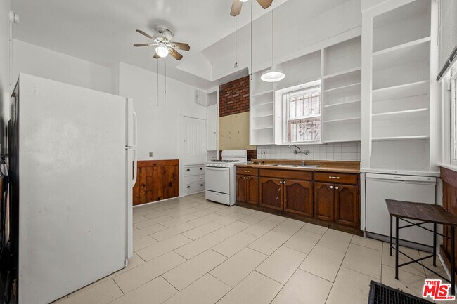 Foto del edificio - 1223 W 23rd St