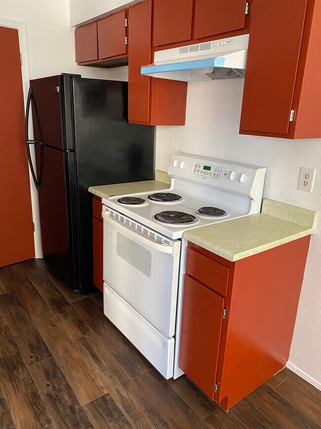 kitchen - 1036 Texas St NE