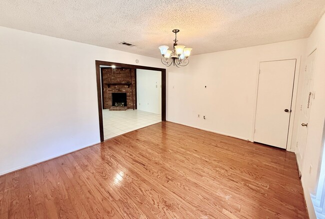 Foto del edificio - Charming 3BR/2BA Brick Home in Perkins Village – Spacious Yard & Cozy Fireplace