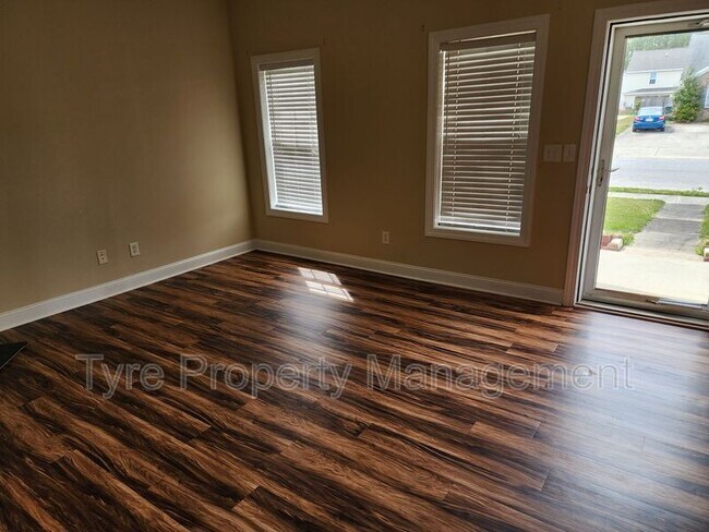 Building Photo - 2215 Brookville Dr