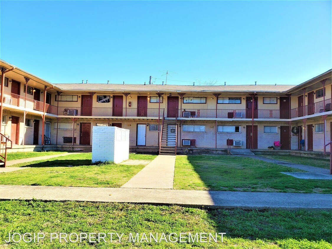 Primary Photo - 800 Burns Ave