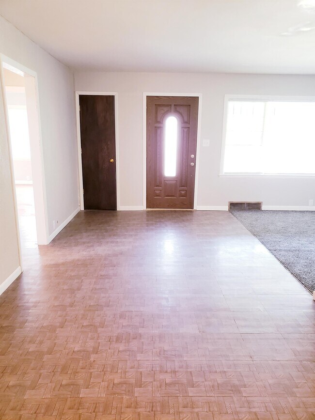 Foto del edificio - 1430 N Old Manor Rd