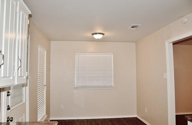 Building Photo - 823 Flamingo Way