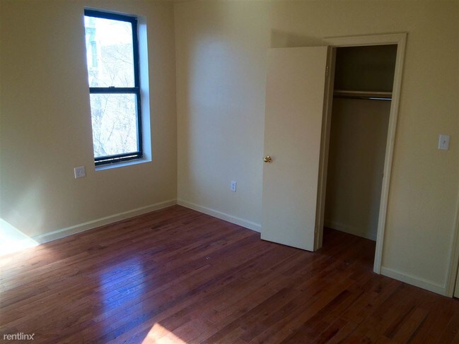 Building Photo - 3 br, 1 bath Apartment - 505 W 162nd St