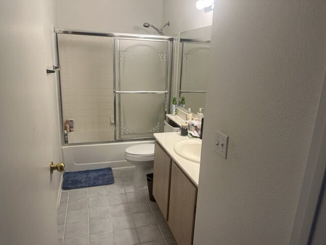 Building Photo - 7811 Oak Point