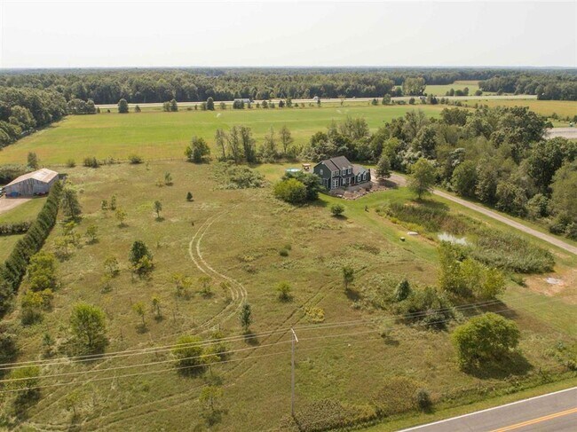Foto del edificio - Penn Schools executive home on 5 acres in Granger IN!