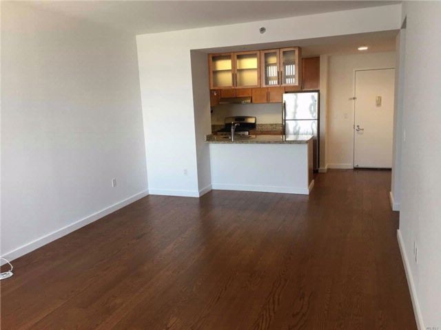 Foto principal - 40-24 College Point Blvd