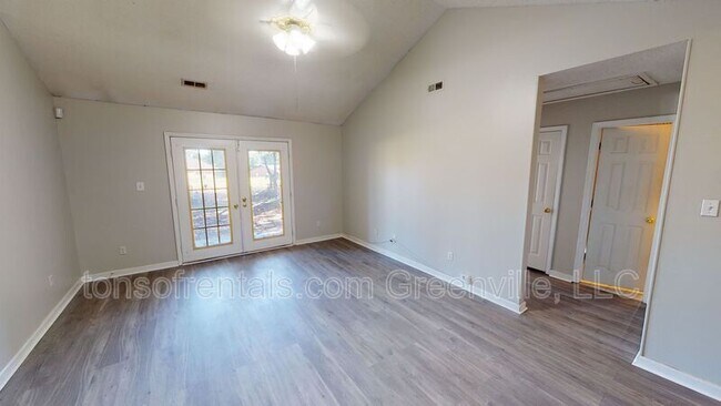 Foto del edificio - 1552 Shoally Creek Rd