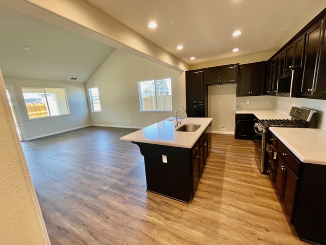 Foto del edificio - 658 Arlington Wy