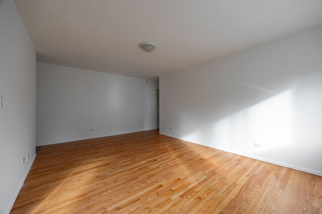 Foto del edificio - 6250 N Kenmore Ave