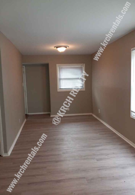 Building Photo - Charming 3-Bed 1-Bath Home with Fenced Bac...