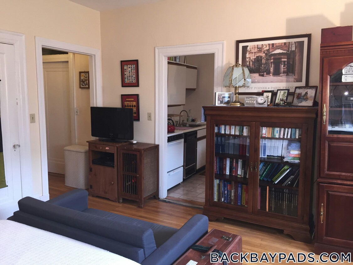 Primary Photo - 1091 Boylston St