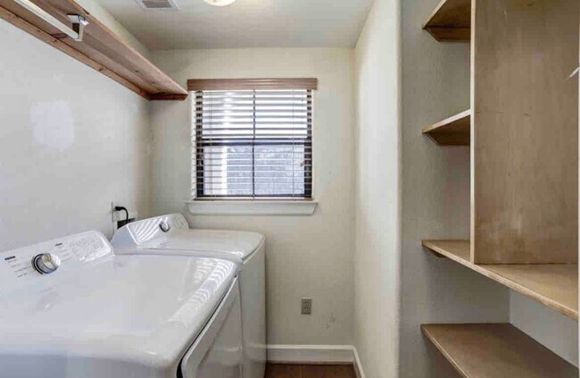 Foto del edificio - 1602 Elgin St